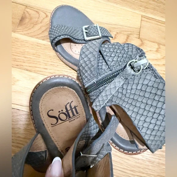 Sofft Marlyn Gray Snakeskin Sandals - Picture 6 of 12